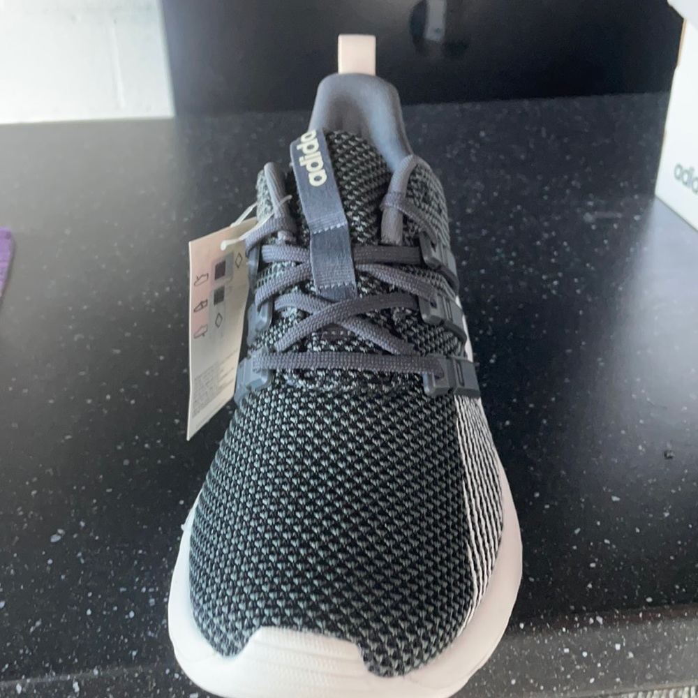 Adidas Questar Flow Sneaker